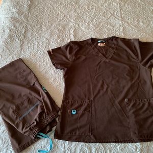 Carhartt Modern Fit Scrub Set